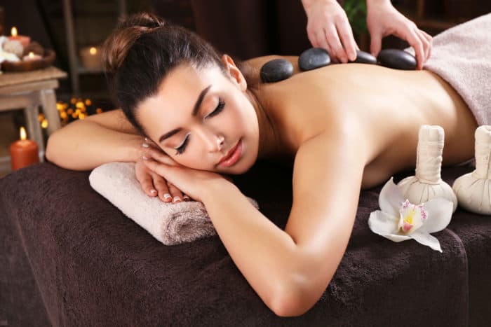 Hot Stone Massage; Hot Stone Massage ist eine Hot Stone Massage