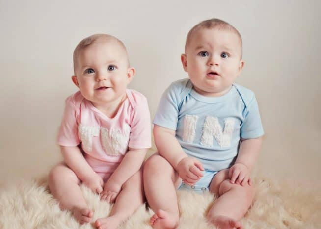 schwangere Zwillinge von IVF