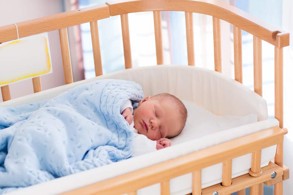 die Gefahr, dass Babys mit Decken schlafen