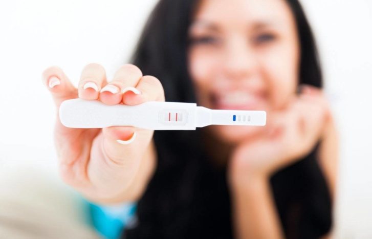 Überprüfen Sie die Schwangerschaft mit einer Testpackung