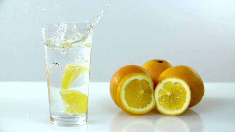 der Mythos von Zitronenwasser