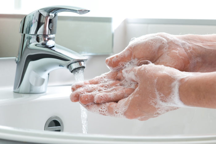 wie man sich die Hände wäscht