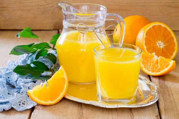 Wählen Sie gesunden Orangensaft
