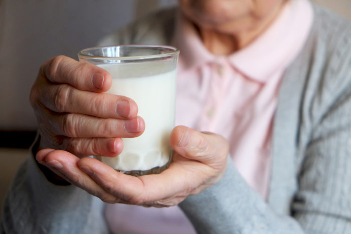 Brauchen Sie ältere Menschen, um Milch zu trinken?