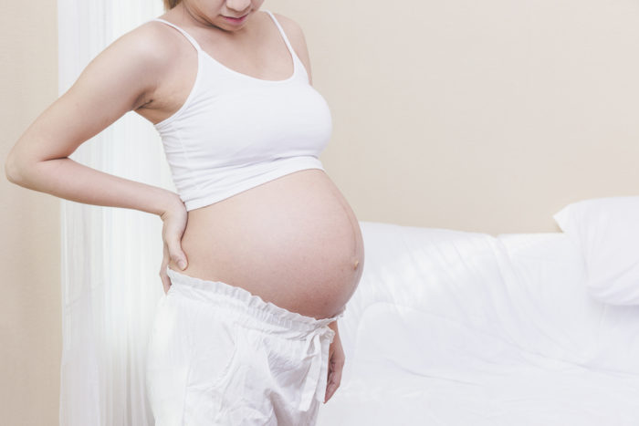 Rückenschmerzen während der Schwangerschaft mit Heizkissen