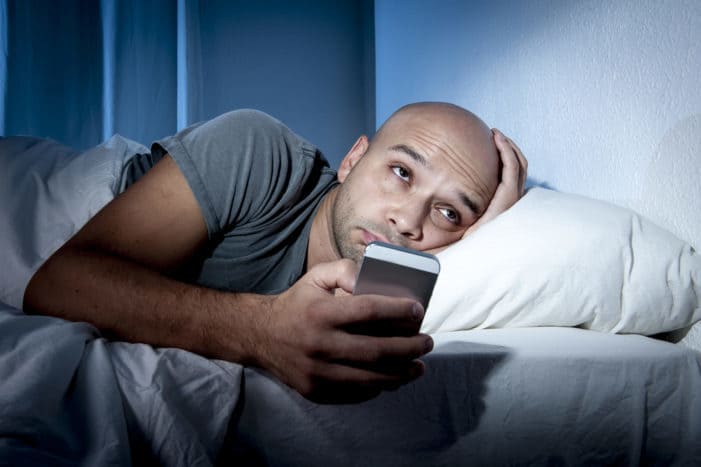 Schlaf spät in der Nacht beschädigte Spermienqualität